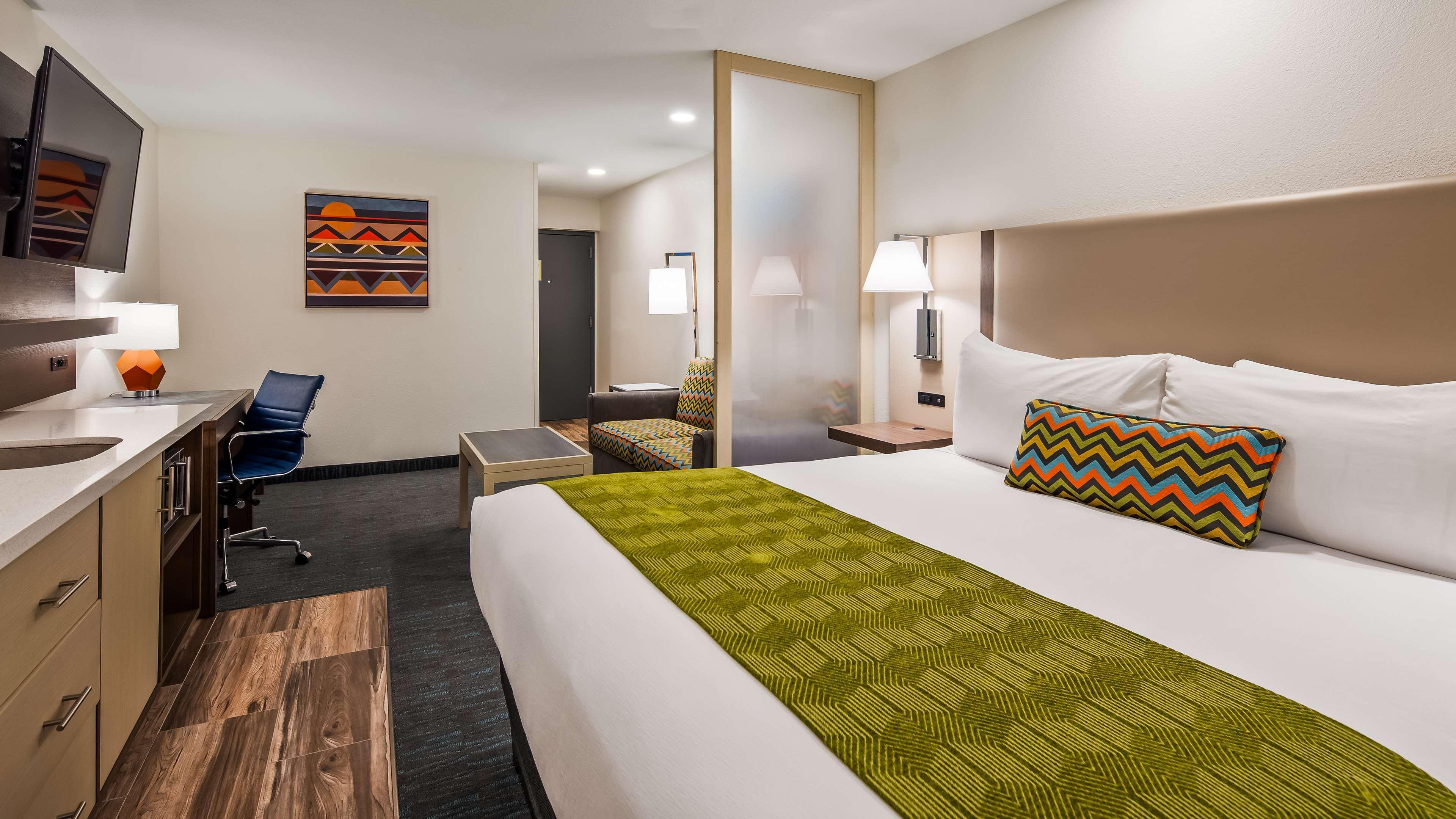 La Quinta Inn & Suites By Wyndham Tulsa Downtown - Route 66 Exterior photo