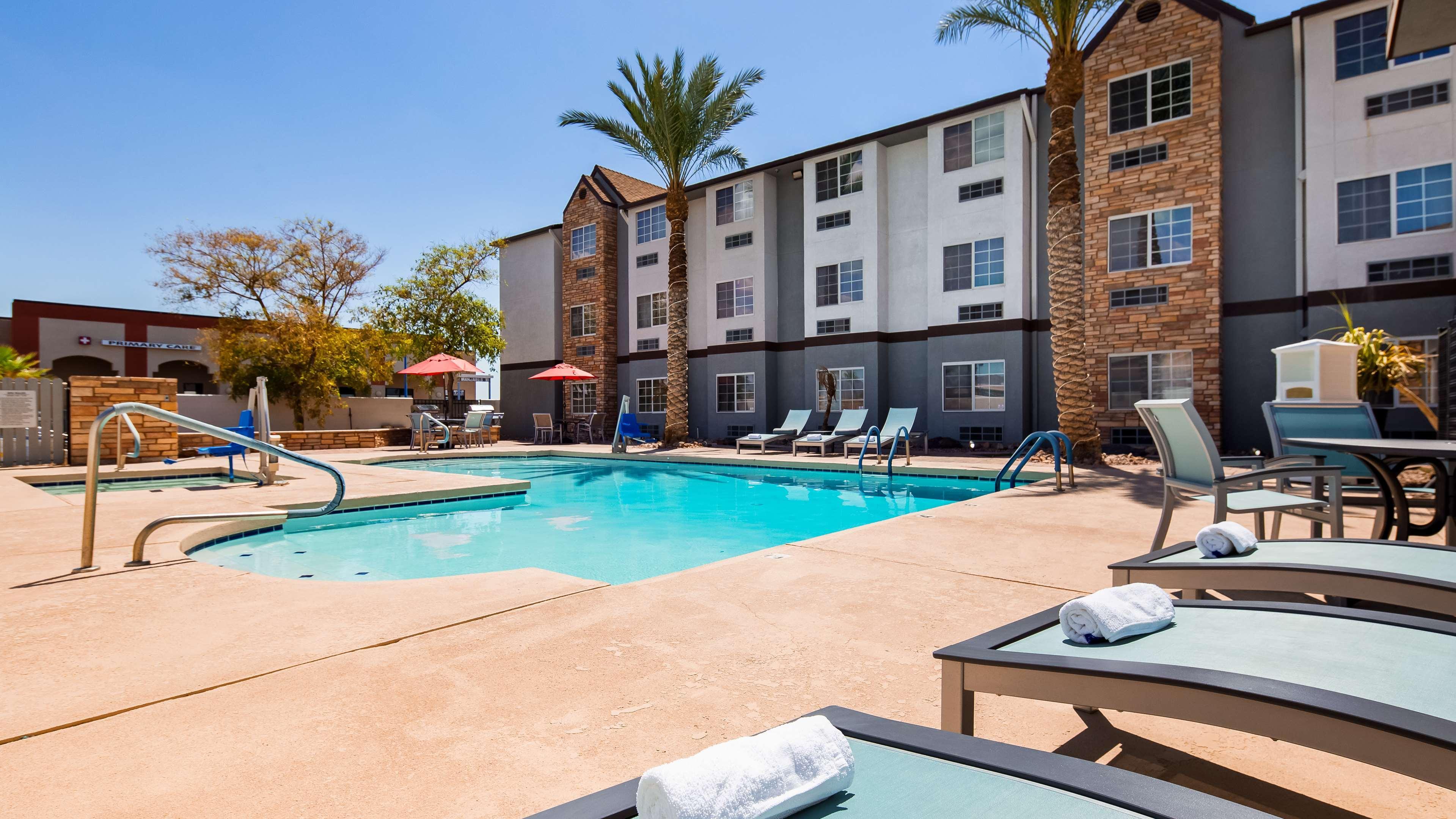 La Quinta Inn & Suites By Wyndham Tulsa Downtown - Route 66 Exterior photo