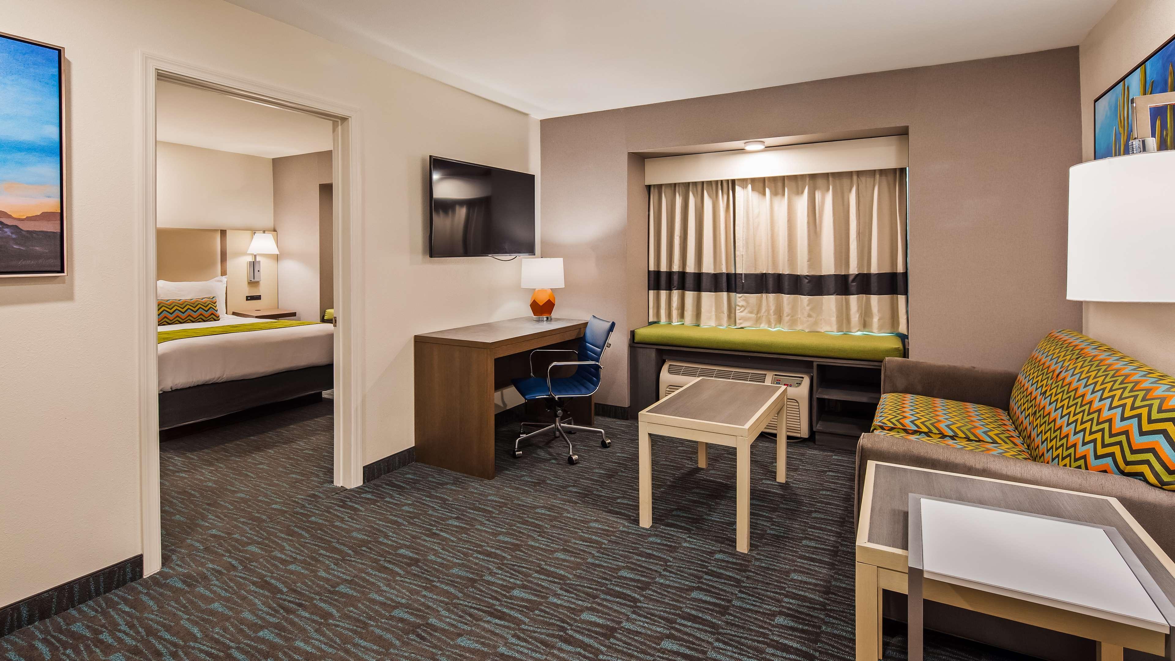 La Quinta Inn & Suites By Wyndham Tulsa Downtown - Route 66 Exterior photo