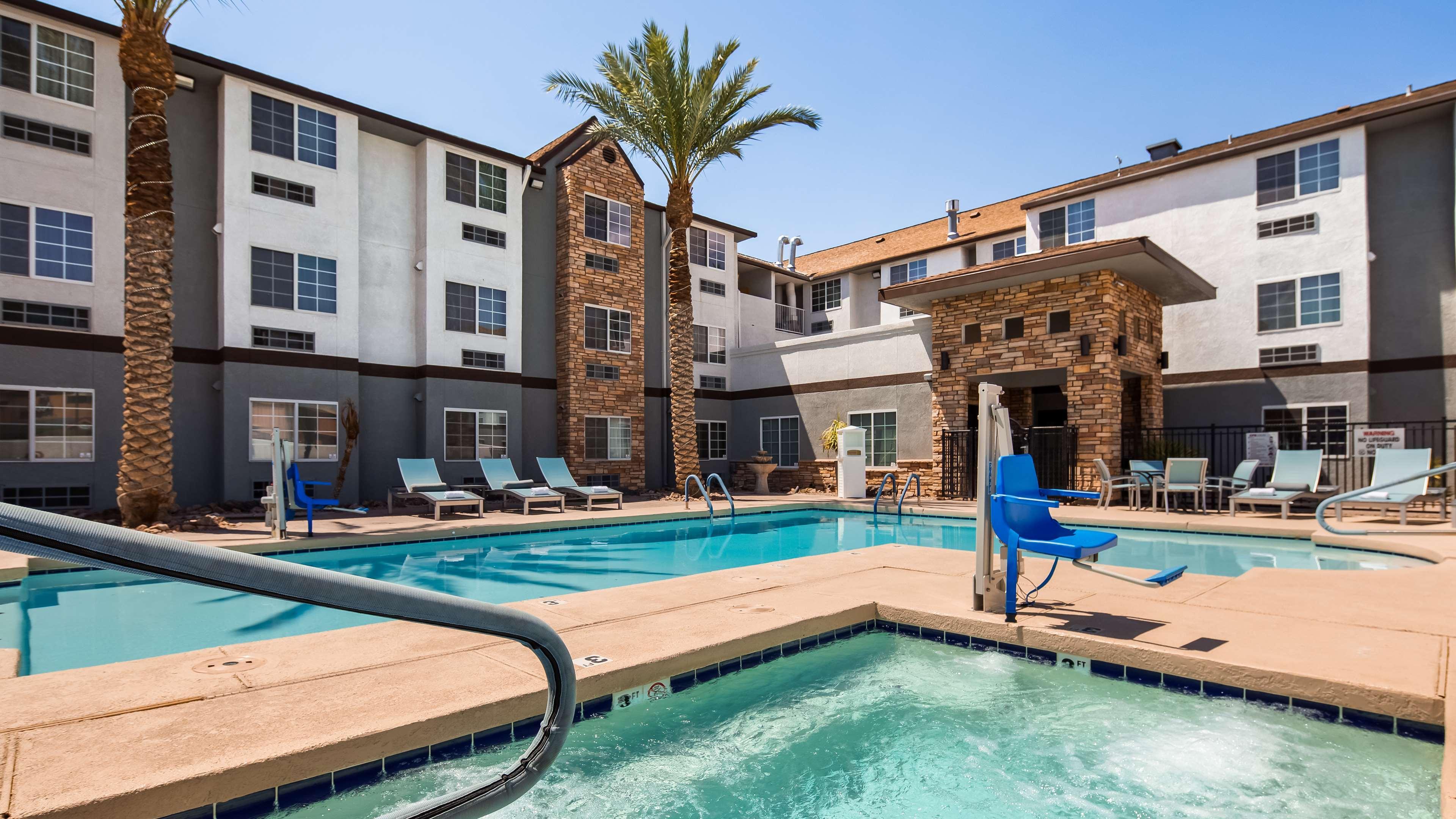 La Quinta Inn & Suites By Wyndham Tulsa Downtown - Route 66 Exterior photo
