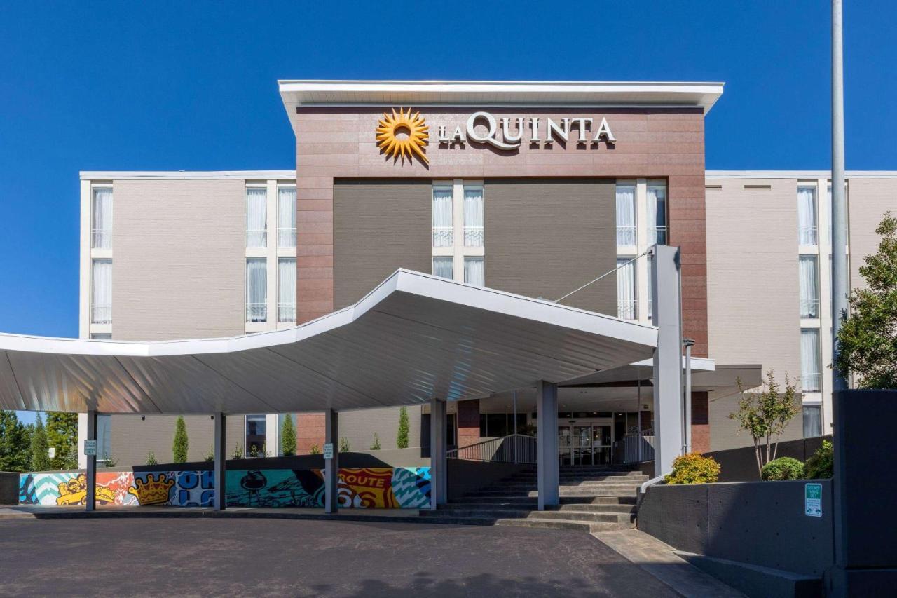 La Quinta Inn & Suites By Wyndham Tulsa Downtown - Route 66 Exterior photo